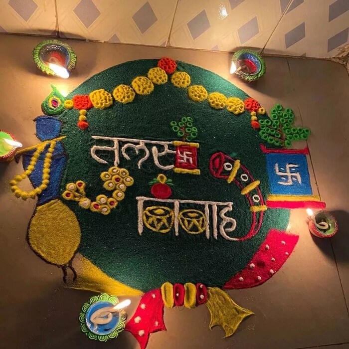 तुळशीविवाह करताना तुळशीचे रोप उघड्यावर म्हणजेच गच्चीवर किंवा अंगणात ठेवा. तुळशी विवाहाचा मंडप उसाने सजवा. (Photo Credit : bhagyashree_dusane_2000)