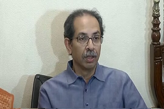 कालपर्यंत गुजरातच्या निवडणूक जाहीर होईपर्यंत महाराष्ट्रातील जमीनवर काही प्रकल्प ठरले होते. जे प्रकल्प येणार होते, पण हे  प्रकल्प महाराष्ट्रातून ओरबाडून नेण्यात आली