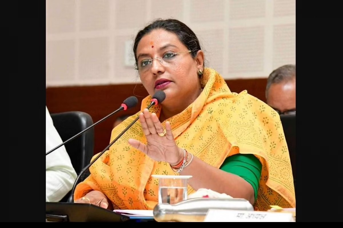 Yashomati Thackur : बापाच्या पाठीत खंजीर खुपसणाऱ्या गद्दार...? यशोमती ठाकूर यांनी शिंदे गटाला सुनावलं