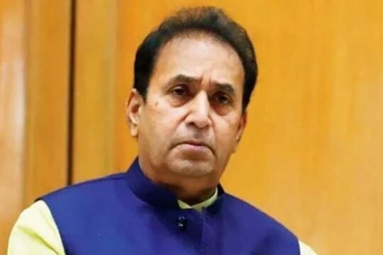 
अनिल देशमुख यांना जामीन मिळाला होता पण CBI ने हायकोर्टात धाव घेतली होती. आज हायकोर्टाने सीबीआयची मागणी मान्य केली आहे. 