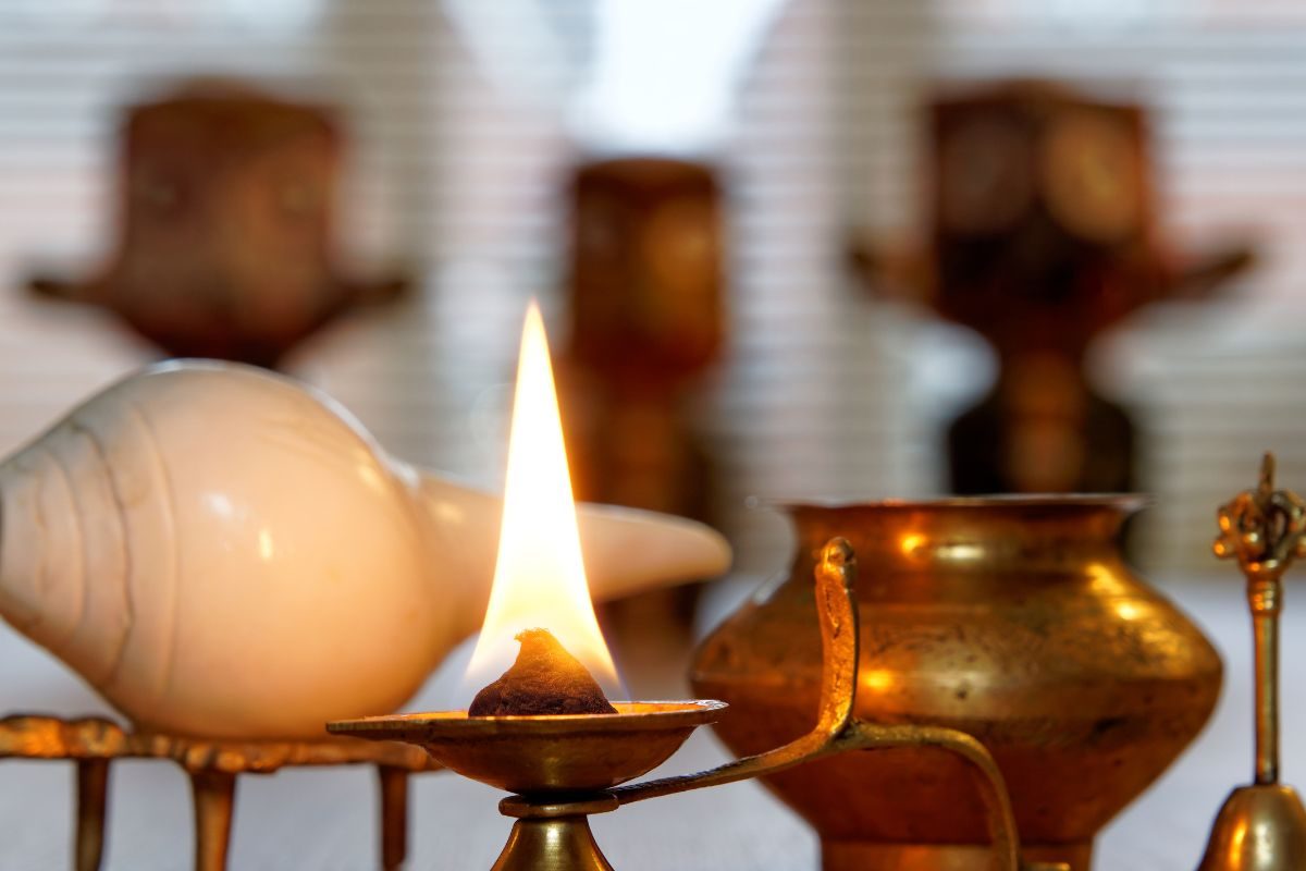 पूजेत शंखनाद करण्याचे महत्त्व