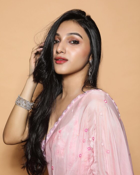कियाराची डुब्लिकेट आणि जान्हवी कपूर, खुशी कपूरची बेस्टफ्रेंड तनीषा संतोषी नक्की कोण आहे? तिच्याविषयी जाणून घेऊया. 
