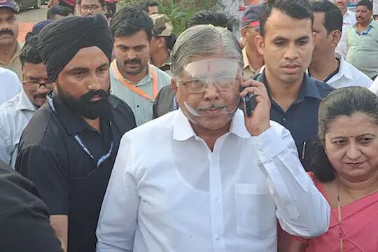  ग्रामपंचायत निवडणुकीमध्ये चंद्रकांत पाटील यांनी मावळ तालुक्यात प्रचार केला होता.