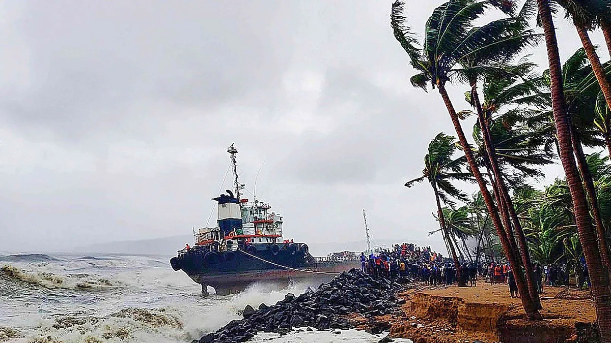 Cyclone Mandous Mumbai : मेंडोस चक्रिवादळाचा महाराष्ट्राला तडाखा, ऐन थंडीत मुंबईसह राज्यात पाऊस बरसणार