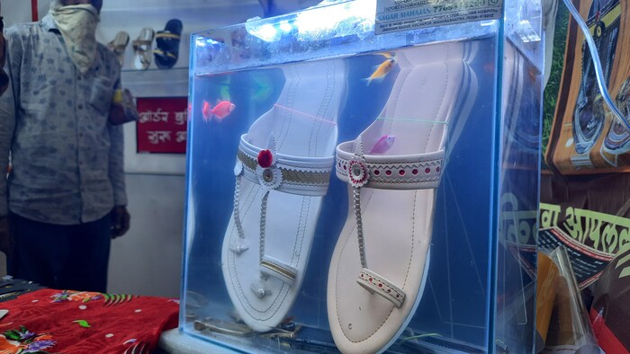 प्रदर्शनात वॉटरप्रूफ कोल्हापुरी पायतान बघायला मिळाले. नागरिक मोठ्या उत्सुकतेने याविषयी चौकशी करत होते.