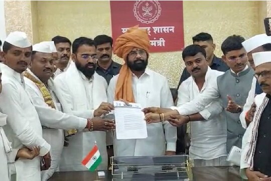 सुषमा अंधारेंविरोधात वारकरी आक्रमक; उद्धव ठाकरेंनी भेट नाकारल्यानं मुख्यमंत्र्यांकडे केली मोठी मागणी