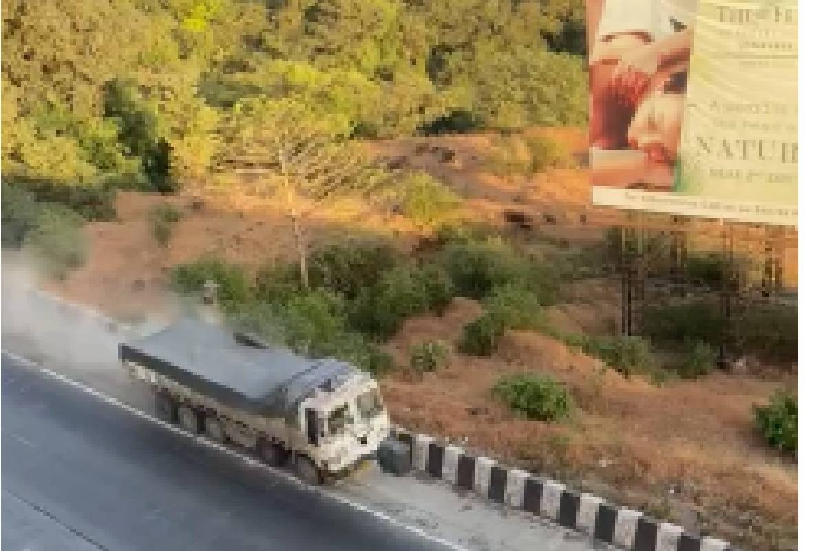 Video : पुणे - मुंबई एक्स्प्रेस वेवर ब्रेक फेल झालेला ट्रक सुसाट; थरकाप उडवणारा व्हिडीओ कॅमेऱ्यात कैद