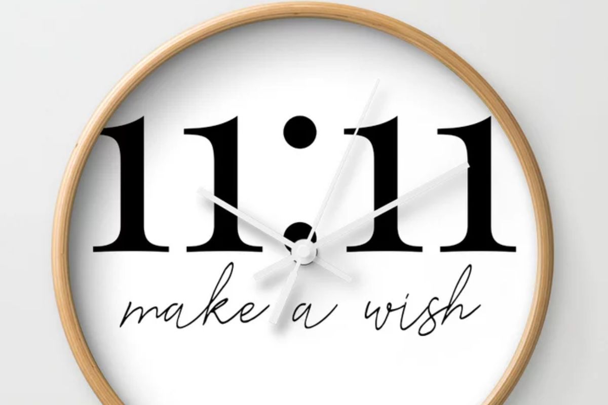 'अपना टाइम' आलाच! घड्याळात अनेकदा 11:11 वाजलेले दिसतात का? नशीब बदलण्याची हीच ती वेळ