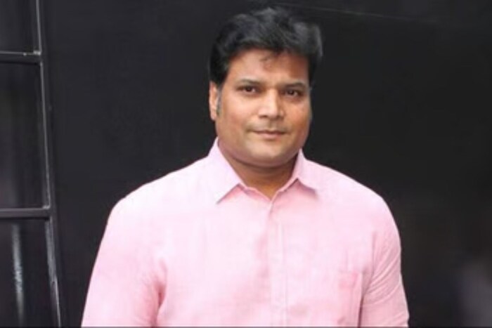 दयानंदला पायाच्या दुखापतीमुळे क्रीडा जगतापासून दूर राहावे लागले. 