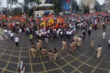 पुण्यातील रस्त्यांवर शुकशुकाट, मोठा पोलीस बंदोबस्त अन् मोर्चा..बंदचे Photos