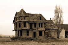 स्वप्नात जुने घर दिसणे शुभ आहे की अशुभ, जाणून यामागचे गूढ संकेत