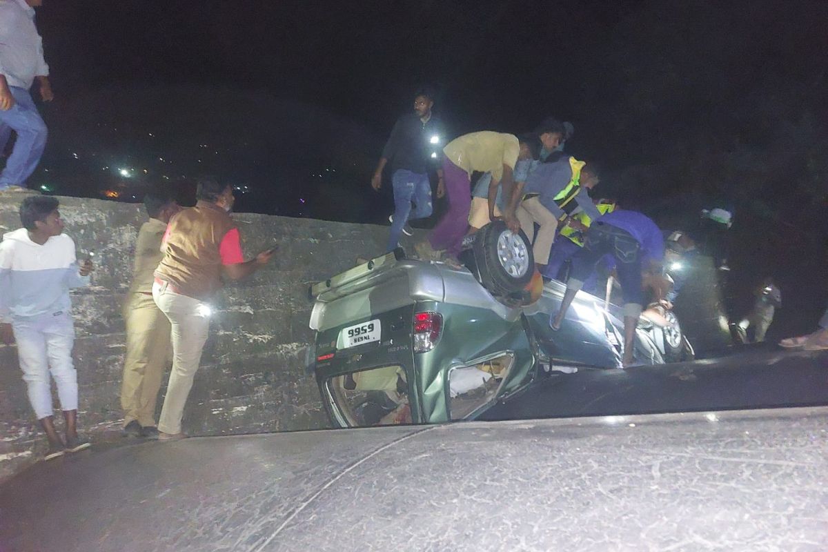 मोठी दुर्घटना! सबरीमाला यात्रेकरूंना घेऊन जाणारी व्हॅन 40 फूट खोल दरीत कोसळली, 8 जणांचा मृत्यू