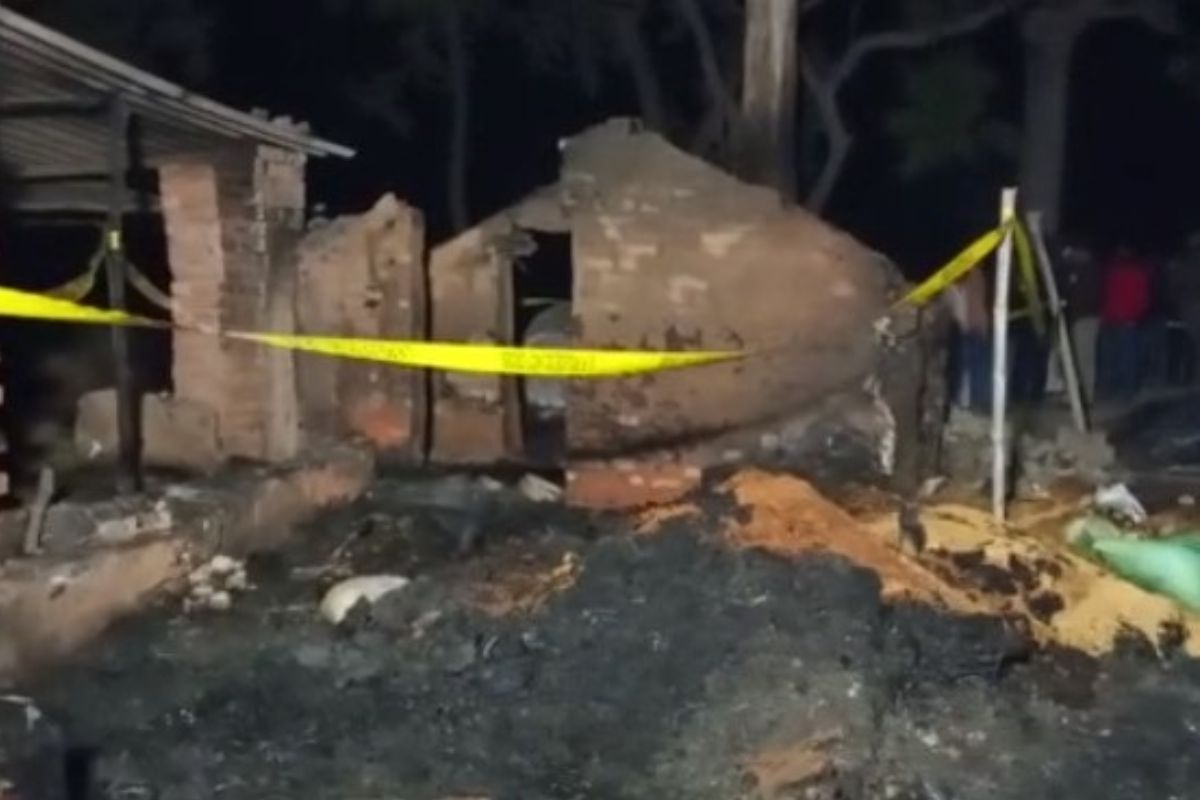 झोपेतच कुटुंबावर काळाचा घाला; घराला अचानक लागली आग, 5 जणांचा मृत्यू