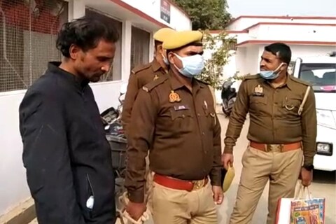 नदीच्या काठावर एका अनोळखी महिलेचा मृतदेह आढळून आला होता. महिनाभरानंतर पोलिसांनी या खुनाचा खुलासा केला