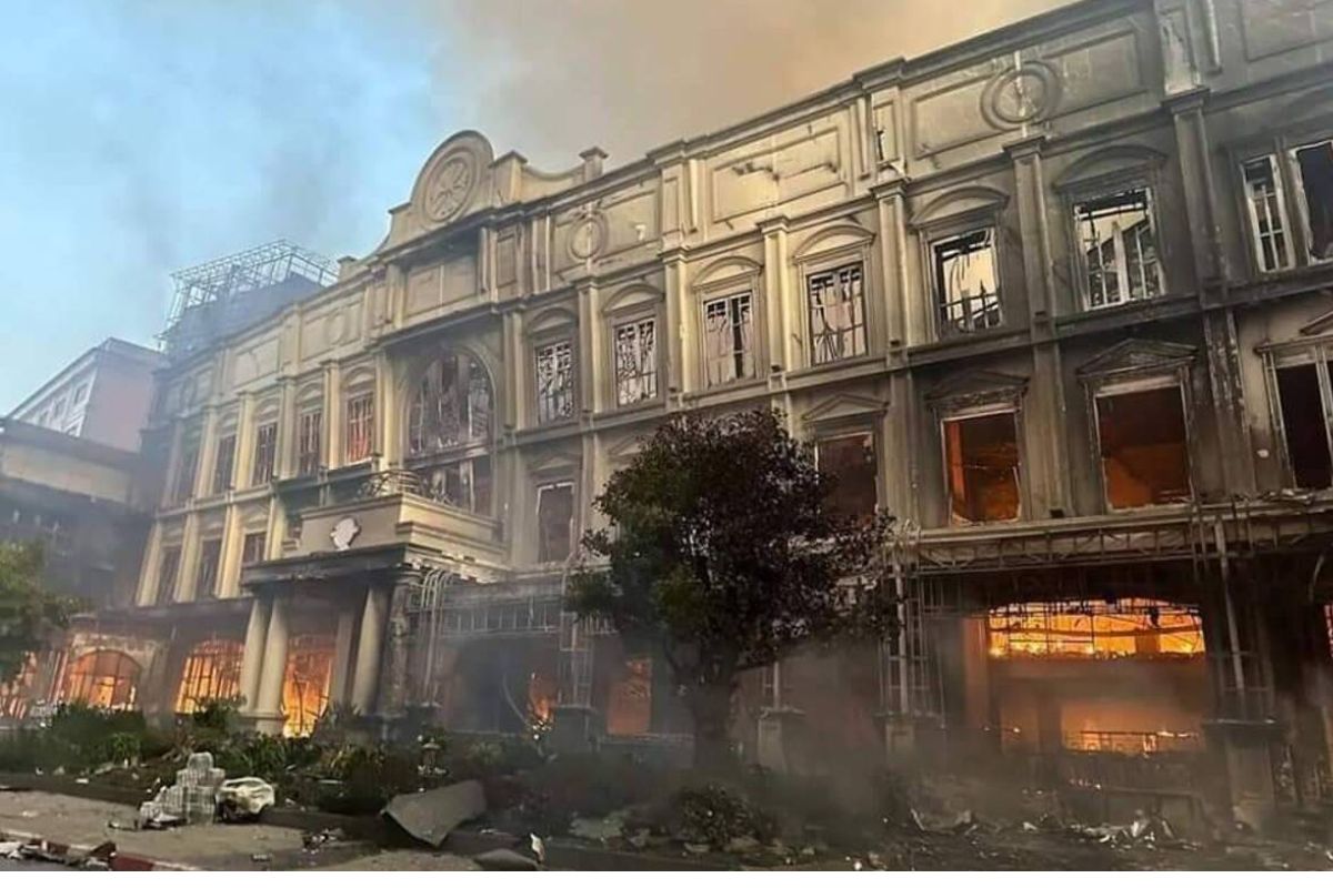 हॉटेलमध्ये भीषण आग; लोकांनी पाचव्या मजल्यावरुन घेतल्या उड्या, 10 जणांचा मृत्यू, Shocking Video