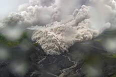 इंडोनेशियात ज्वालामुखीचा उद्रेक; नदीप्रमाणे वाहतोय लाव्हा, पुलही वितळले, VIDEO