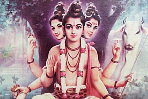 गंगामैयाच्या तीरावर दत्त पादुका पूजल्या जातात