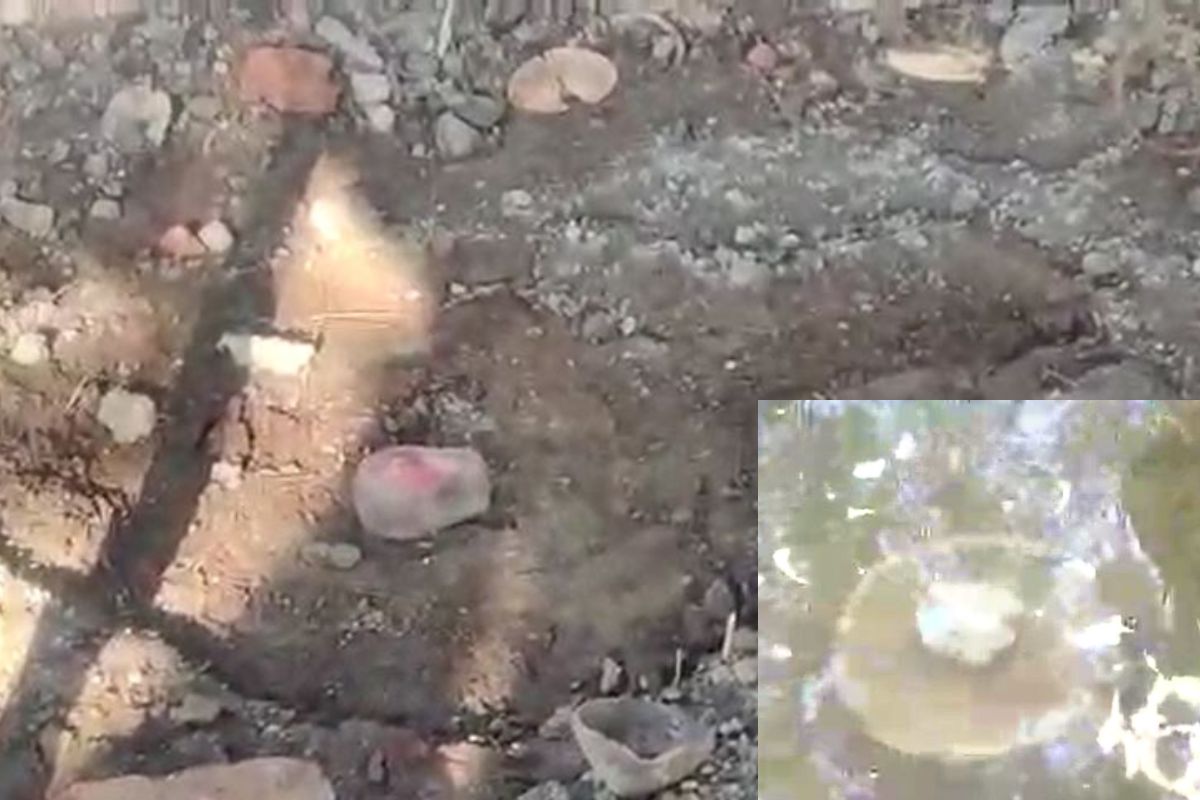 VIDEO: जळगावात ‘बाहुबली’ प्रकार; माथेफिरूने मंदिरातील पिंड उचलून पाण्यात नेऊन ठेवली, संतापलेल्या गावकऱ्यांनी...