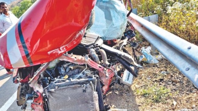 Accident Sangli : मुलाच्या हातात स्टेअरिंग देणं पडलं महागात, गणपतीपुळ्याला जाताना पुण्याच्या बापलेकाचा अंत