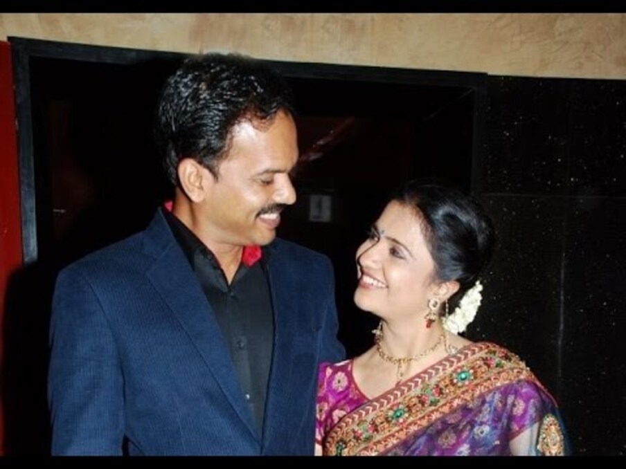 अभिनेत्री अमृता सुभाष आणि अभिनेता संदेश कुलकर्णी हे रील लाईफमध्ये एकत्र काम करत होते. त्यांनंतर रिअल लाईफ कपल झाले. आताही ते रील लाईफ कपल म्हणून काम करत आहेत. 