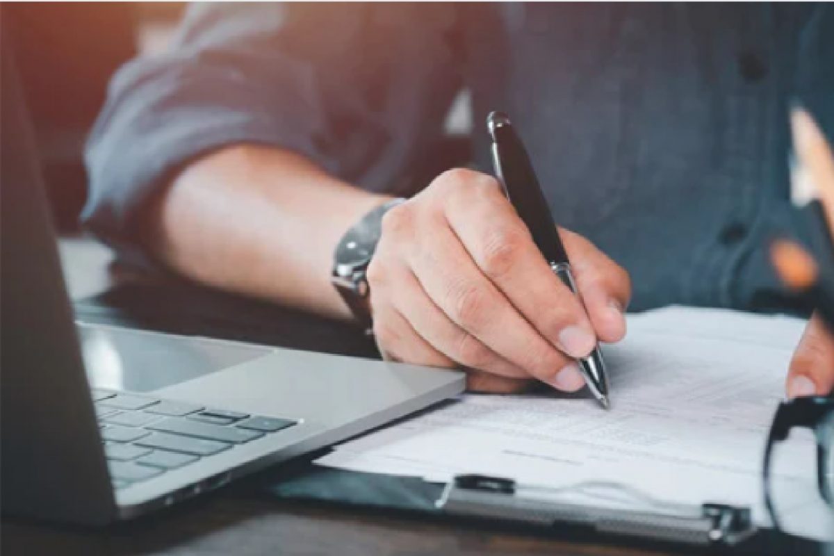 '5 डिसेंबरला रात्री 8 वाजता...'; आईबाबत धक्कादायक भविष्यवाणी करत शिक्षकाचा शाळेत सुट्टीसाठी अर्ज