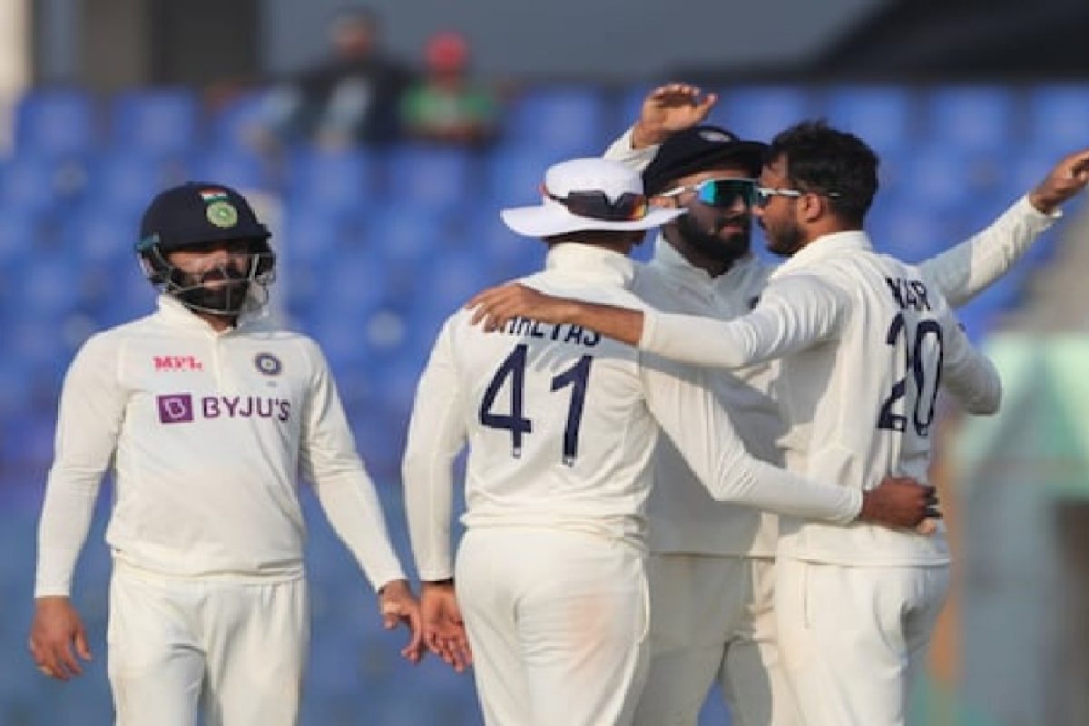 IND vs BAN : टीम इंडियाला काय झालंय? पहिल्या टेस्टच्या हिरोलाच काढलं बाहेर