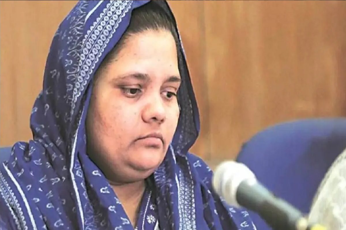 बिल्किस बानो यांच्या वकील अॅडव्होकेट शोभा गुप्ता यांनी युक्तिवाद करून निकालाचा फेरविचार करण्याची मागणी केली होती.