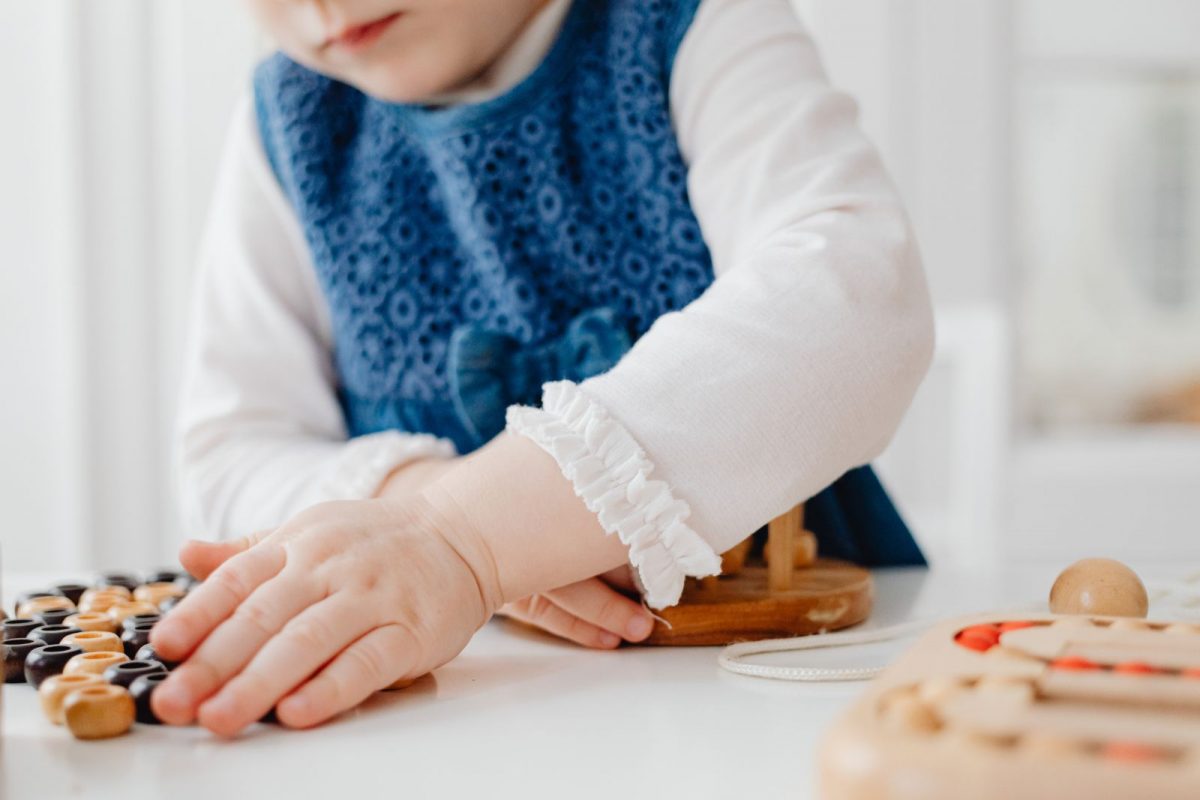 तुमच्या मुलांना तर तुम्ही दिलं नाहीये ना हे खेळणं? 4 वर्षांच्या चिमुकलीच्या आतड्यांना पडले छिद्रच छिद्र