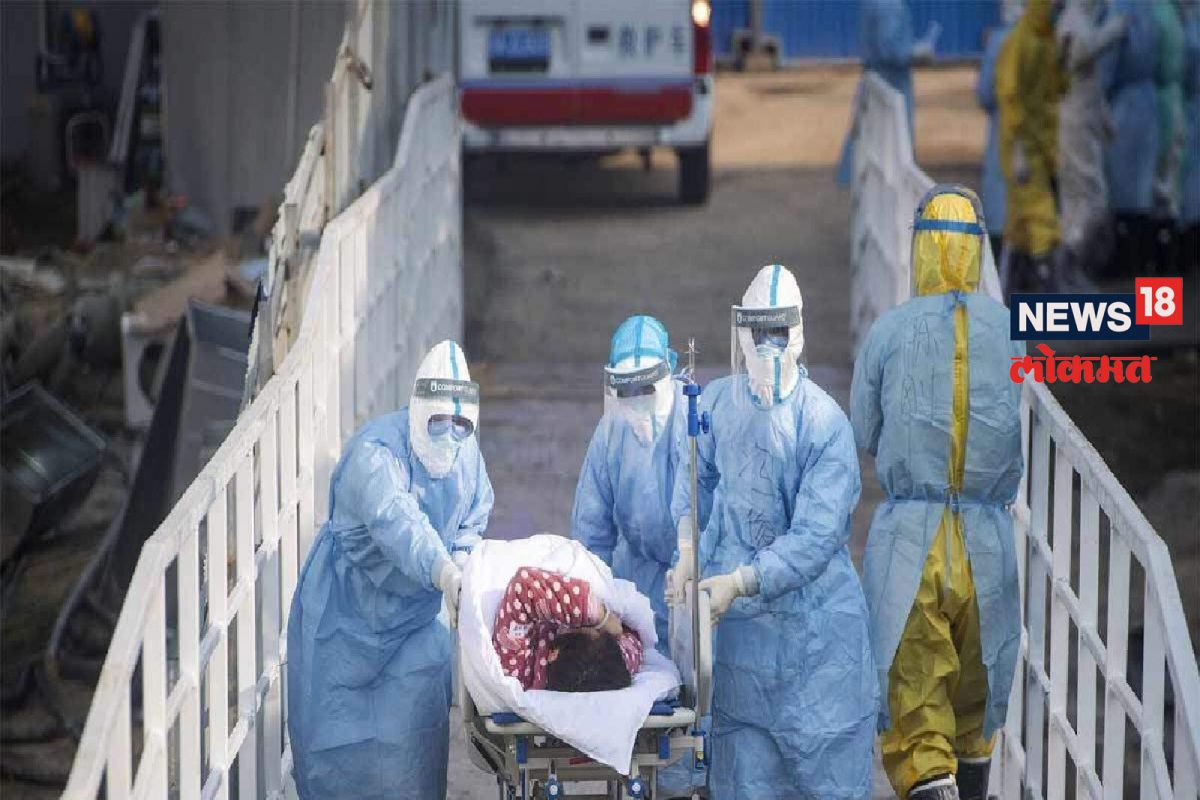 कोरोनाची धास्ती; 2 वर्ष मायलेकीनं स्वतःला घरात कोंडून घेतलं, शेवटी प्रकृती ढासळली अन्...