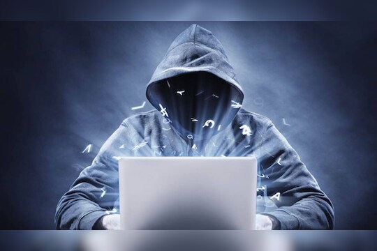 Cyber fraud : अनोळखी नंबरवरून सतत मिस्ड कॉल व्हा सावध; एकाला लाखो रुपयांना फसवलं