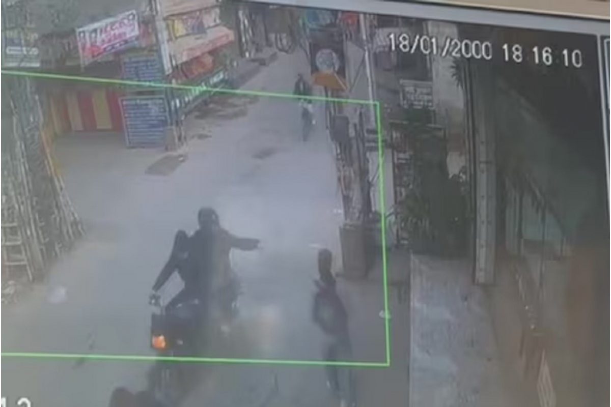 School Girl Acid Attack : मैत्री आली अंगाशी 17 वर्षीय शाळकरी मुलीवर अॅसिड, थरारक Video समोर