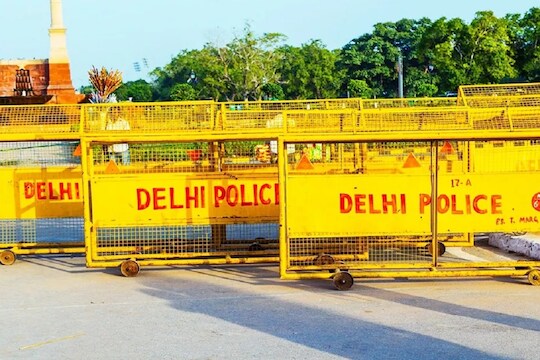 बायकोसोबत वादानंतर पतीने चिमुकल्याला तिसऱ्या मजल्यावरून फेकलं, नंतर स्वत:ही मारली उडी