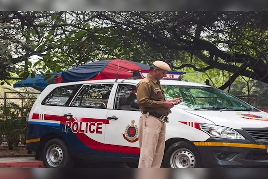 delhi crime news : अनैतिक संबंधांत अडसर ठरला, पत्नीनं प्रियकराच्या मदतीने केला पतीचा शेवट