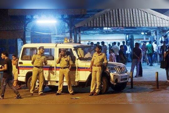 Dhule Murder : पोरगं दारू पिऊन वाया गेलं, घरच्यांनाच मारायचं, आई कंटाळली अन् दिली सुपारी, पुढे जे घडलं...