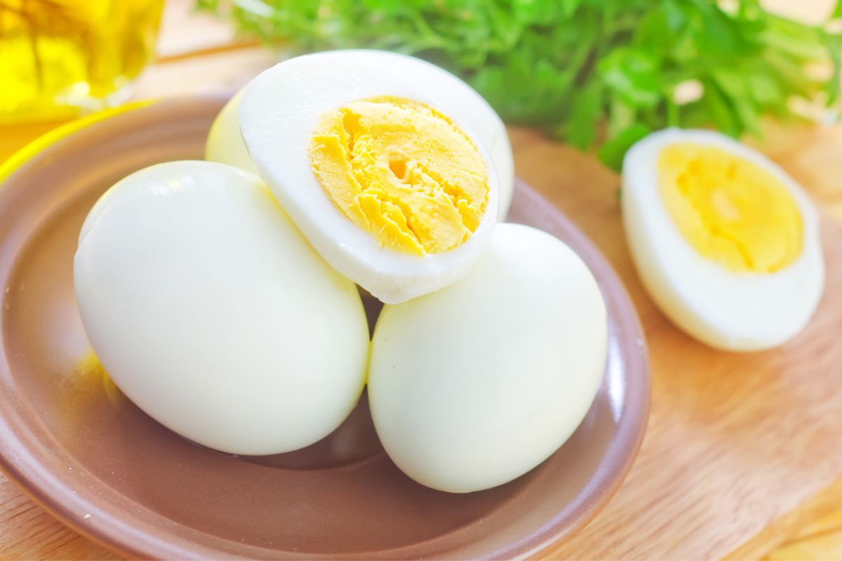 Eggs Side Effects : हिवाळ्यात रोज 4-5 खाता? मग एकदा हे दुष्परिणाम नक्की वाचा