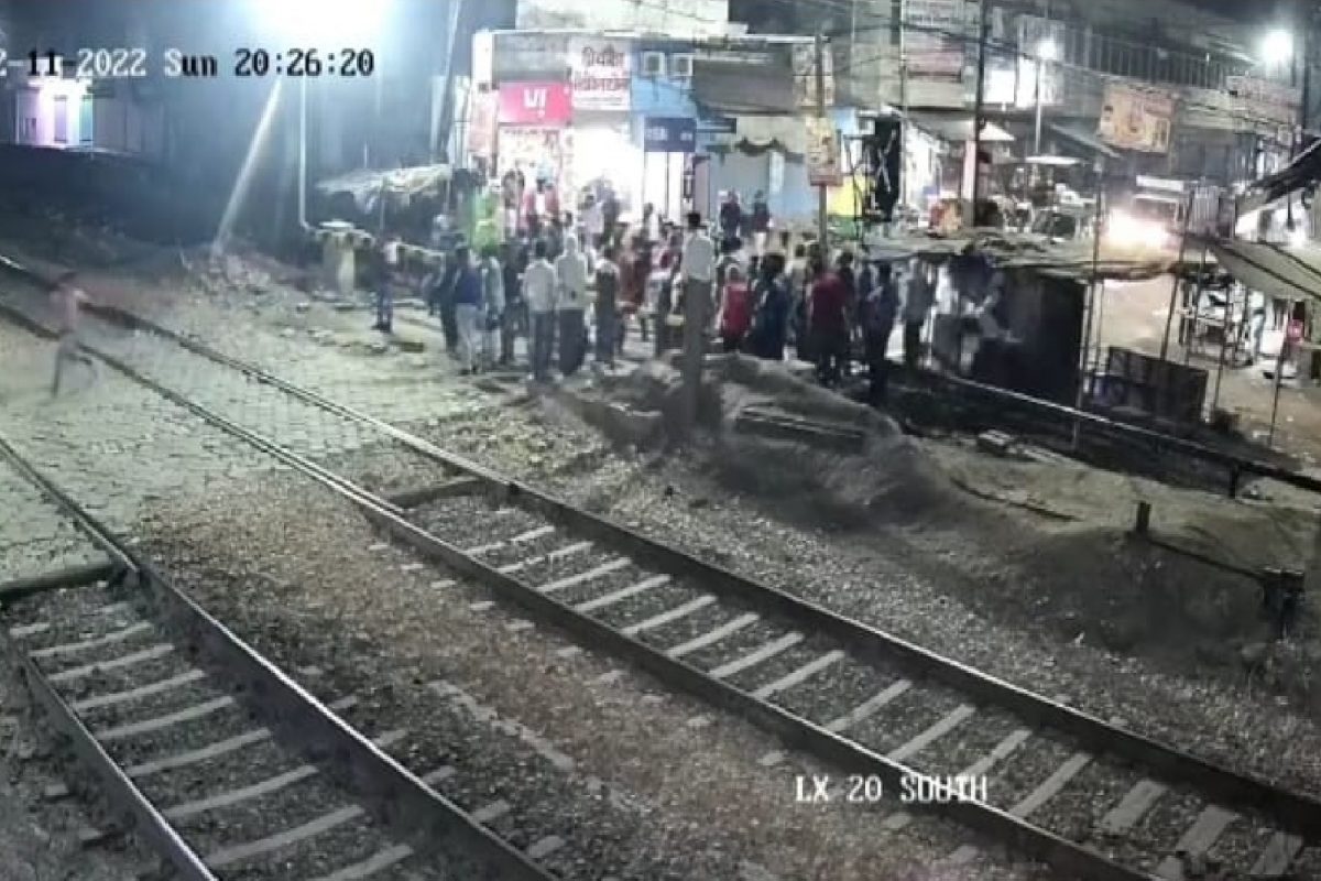 20 रुपयांमुळे आयुष्य संपवलं (फोटो सौजन्य - ट्विटर व्हिडीओ ग्रॅब)