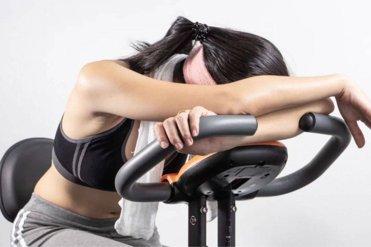 हिवाळ्यात जिममध्ये जायचा कंटाळा येतो? फीट राहण्यासाठी घरीच करा हे सोपे काम