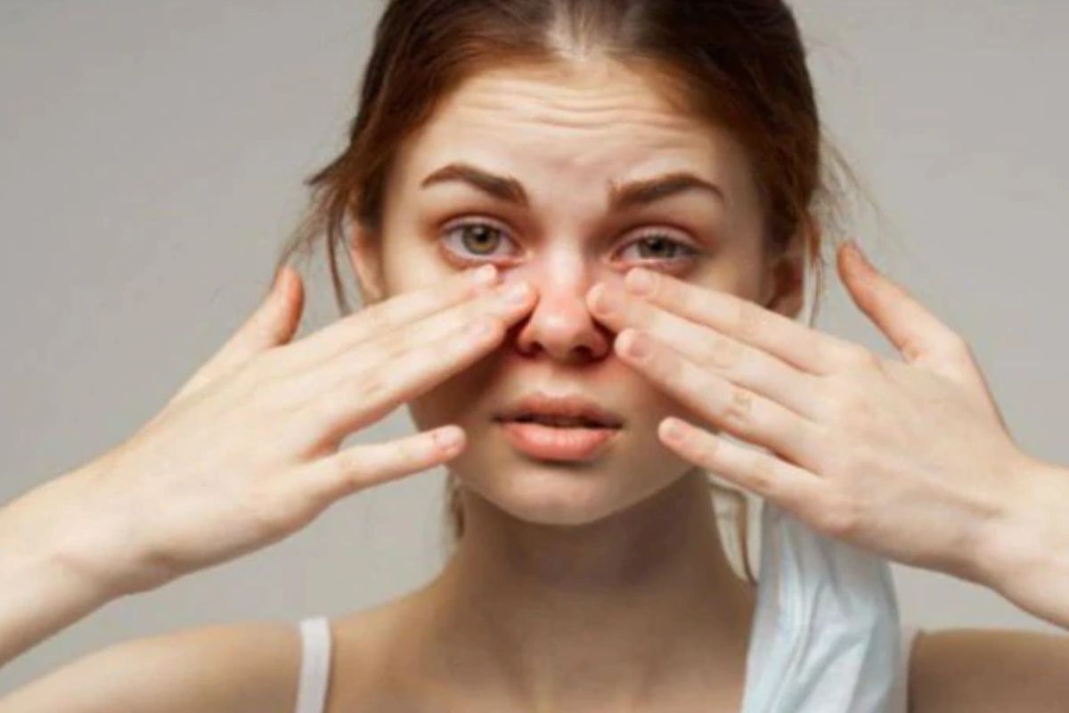 डोळ्यांचे हे त्रास असतात मोठे संकेत, ही लक्षणं दिसल्यास त्वरित डॉक्टरांना भेटा