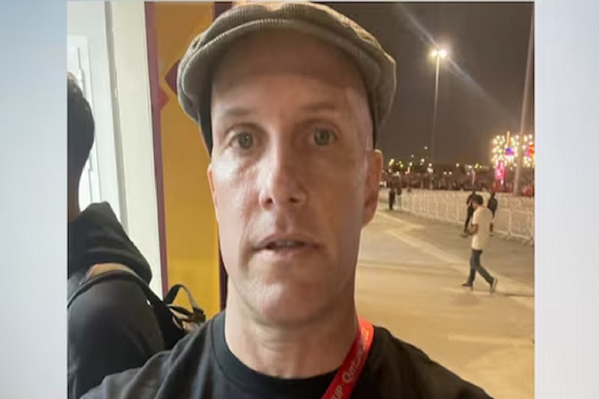 कतारमध्ये अमेरिकन पत्रकाराचा मृत्यू, रेनबो शर्टमुळे पोलिसांनी घेतलं होतं ताब्यात