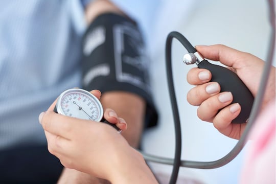 BP Chart : आयडियल हाय ब्लड प्रेशर किती असावे? कधी असते चिंताजनक