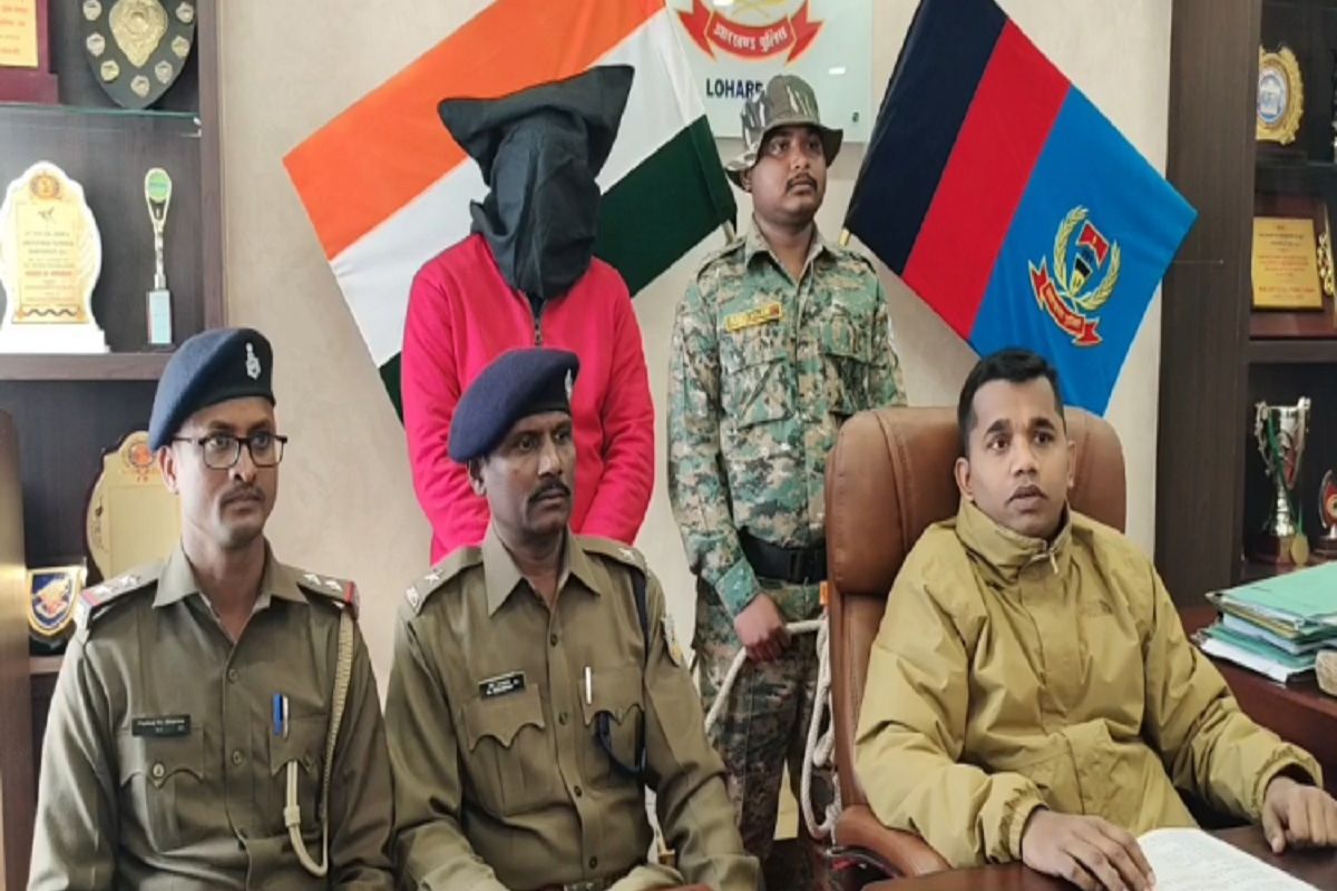 अटक करण्यात आलेला आरोपी.