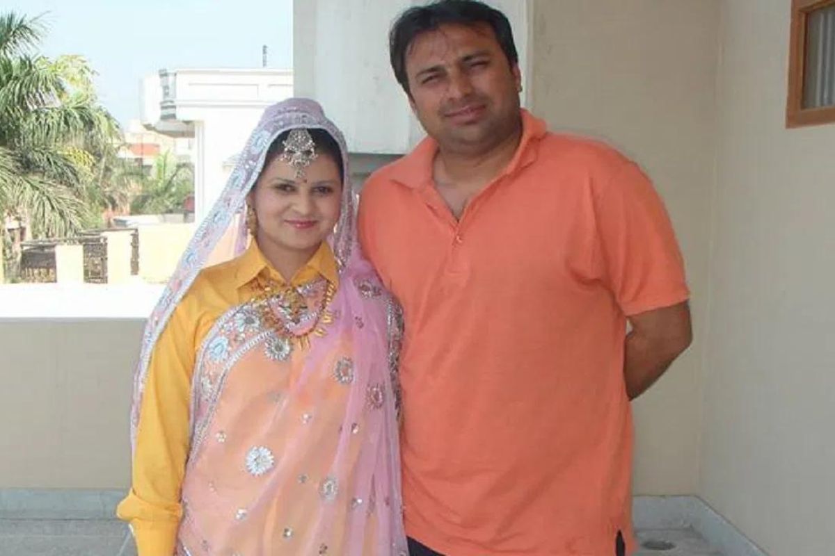 जोडी नंबर वन! नवऱ्याने बँकेची नोकरी सोडली, मुलांना सांभाळलं, पत्नीनेही घालून दिला असा आदर्श