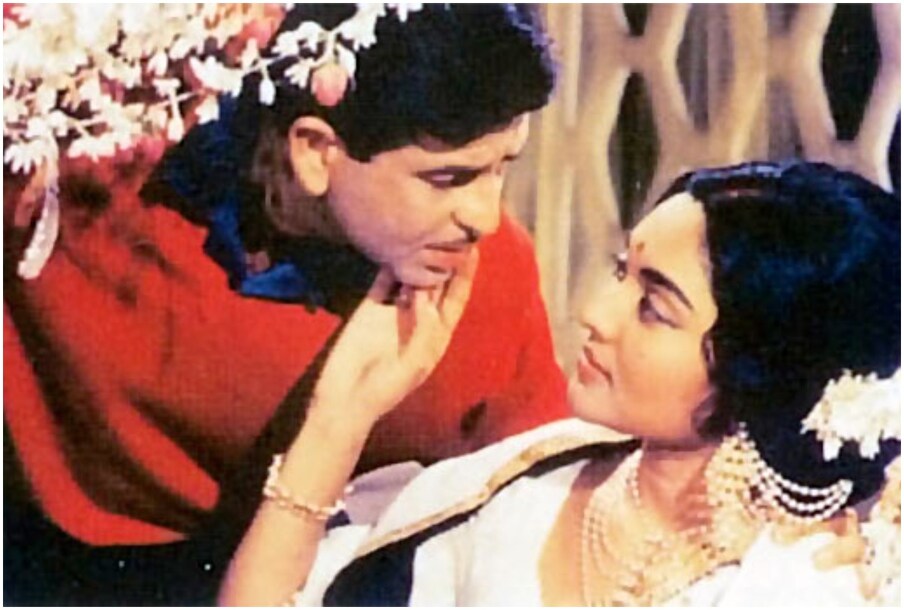  अभिनेत्री म्हणजे वैजयंतीमाला. राज आणि वैजयंतीया दोघांनी नजराना (1961) आणि संगम (1964) या दोन चित्रपटात एकत्र काम केले आहे.