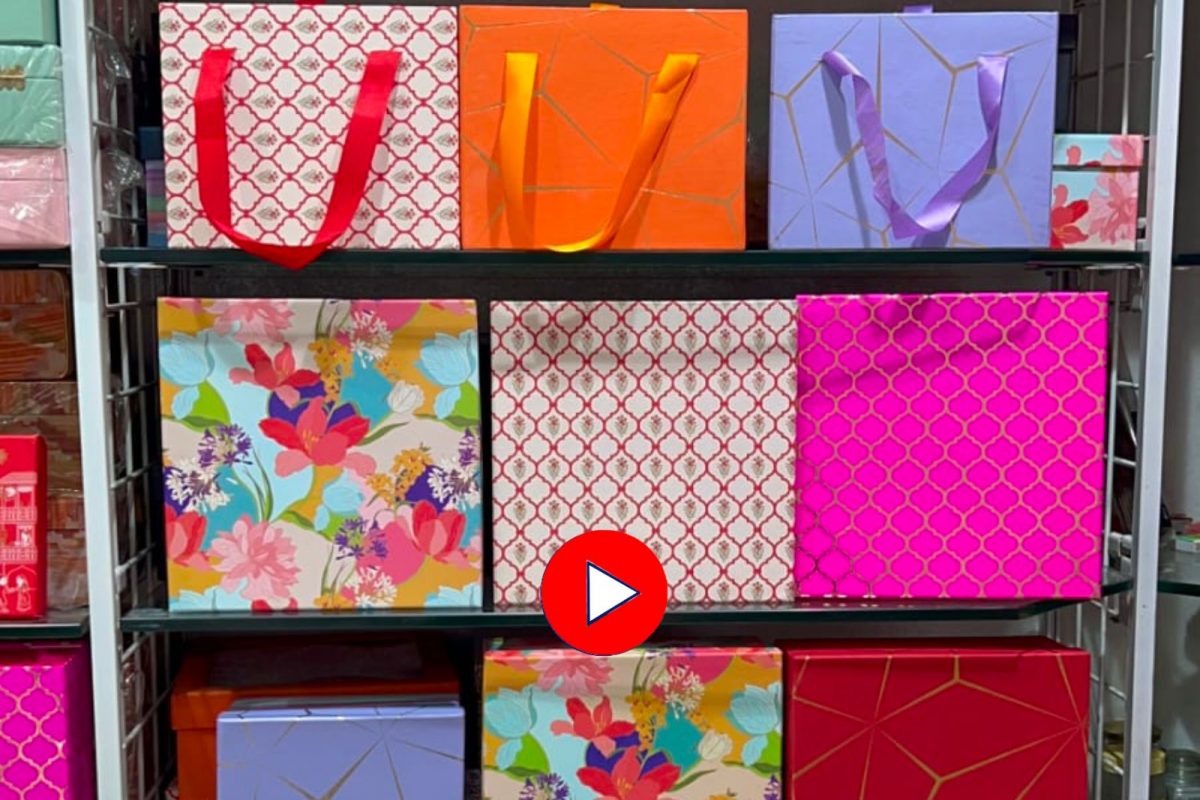 लग्नाच्या आमंत्रण पत्रिकेसोबत गिफ्ट द्यायचं? हे पर्याय आहेत बेस्ट, video