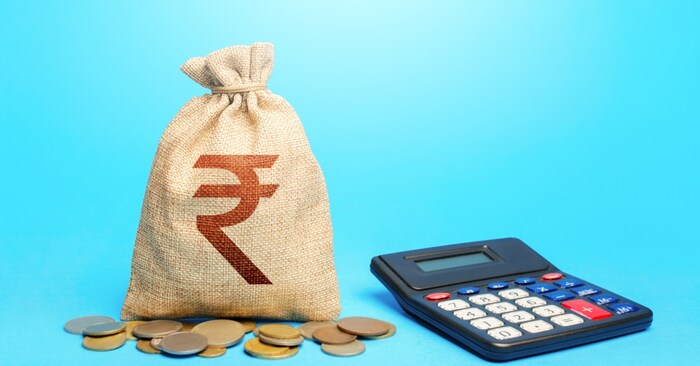 RBI ची सध्या महत्त्वपूर्ण बैठक सुरू आहे. याआधी महागाईवर नियंत्रण मिळवण्यासाठी RBI ने 4 वेळा रेपो रेट वाढवला आहे. त्यामुळे बँकांनी व्याजदर वाढवला असून त्याचा फटका सर्वसामान्य लोकांना बसला आहे. 