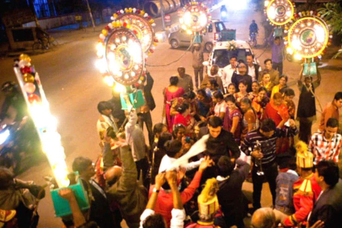 लग्नाच्या विधीदरम्यान नवरदेवाचं लज्जास्पद कृत्य, ओरडतच नवरीने वरातीला हाकलवून लावलं