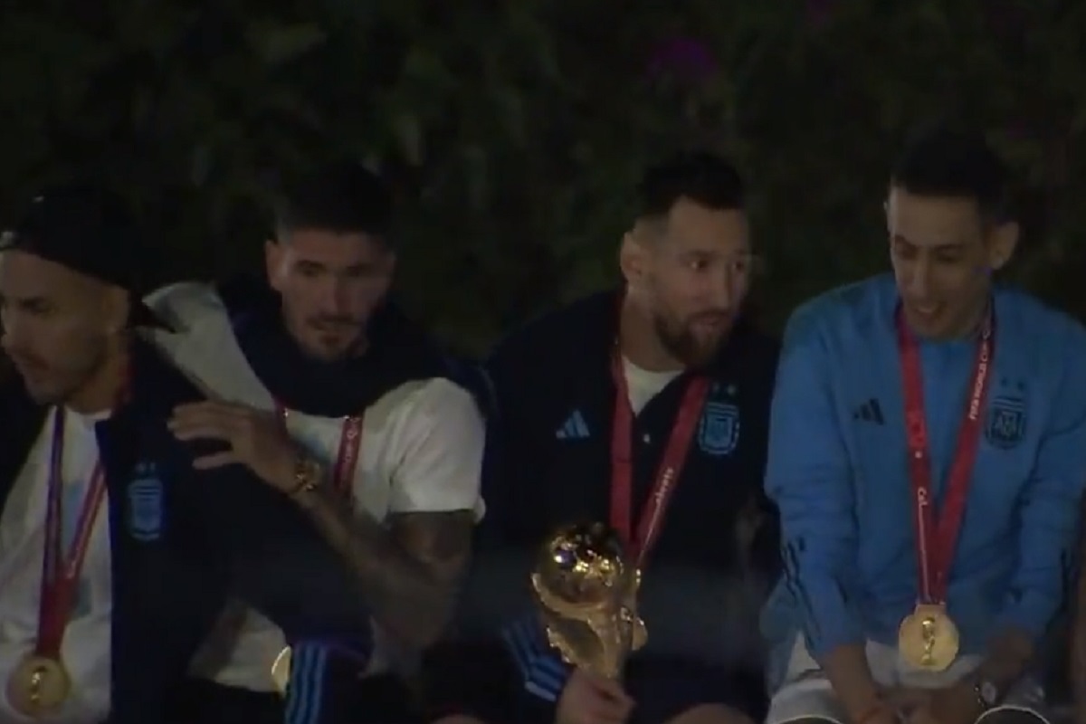 VIDEO : अर्जेंटिनात मिरवणुकीवेळी दुर्घटना टळली, मेस्सीसह इतर खेळाडू थोडक्यात बचावले