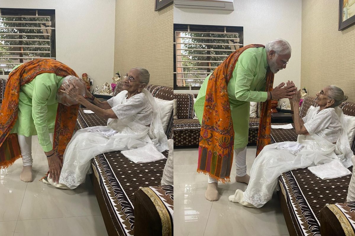 पंतप्रधान नरेंद्र मोदींसाठी लाखमोलाचे आईचे हे आशीर्वाद