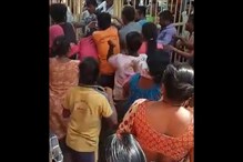 जुना राग मनात धरून, आठवलेंच्या कार्यकर्त्यासह महिलेला बेदम मारहाण LIVE VIDEO जुना राग मनात धरून, आठवलेंच्या कार्यकर्त्यासह महिलेला बेदम मारहाण LIVE VIDEO