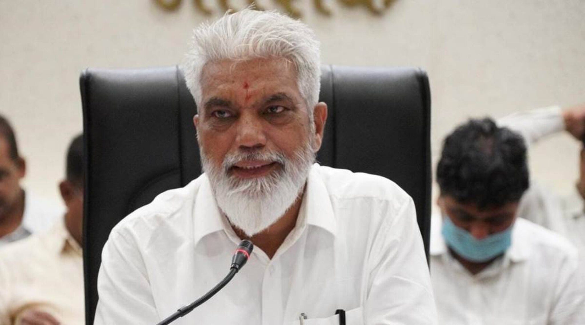 'हे बरोबर नाही' दादा भुसे आणि राष्ट्रवादी आमदारामध्ये जोरदार खडाजंगी